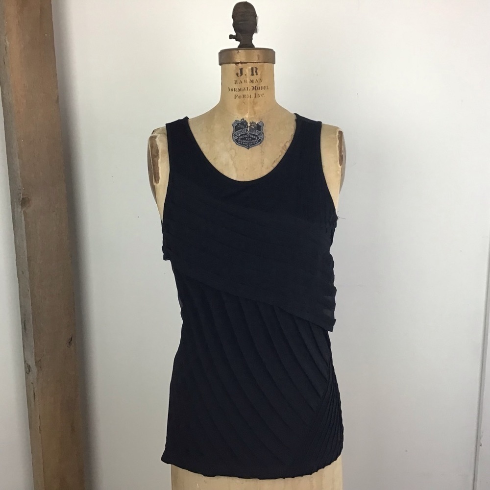 💥💥Willi Smith size small black dressy pleated tank top.